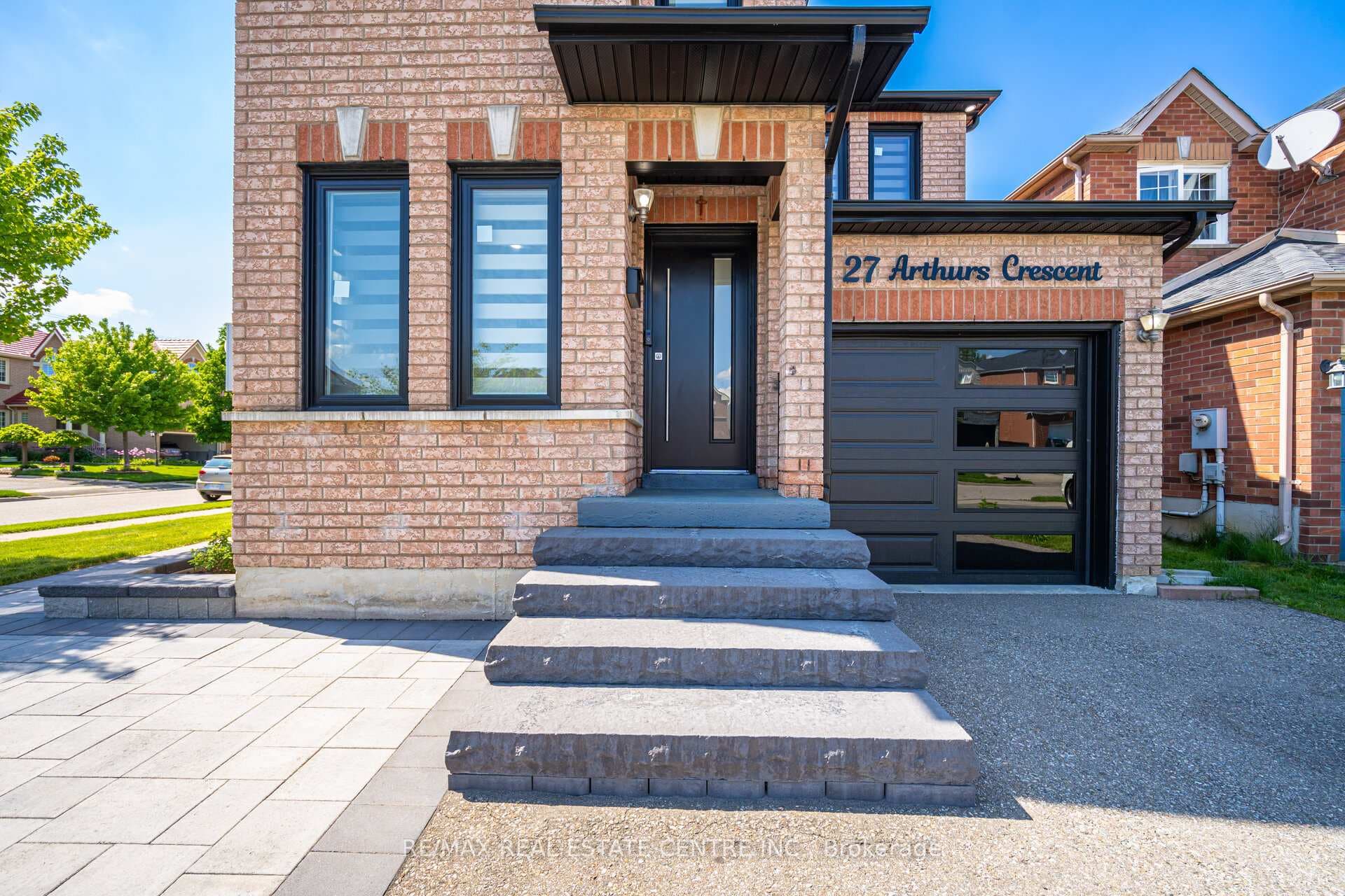 27 Arthurs Crescent photo 2