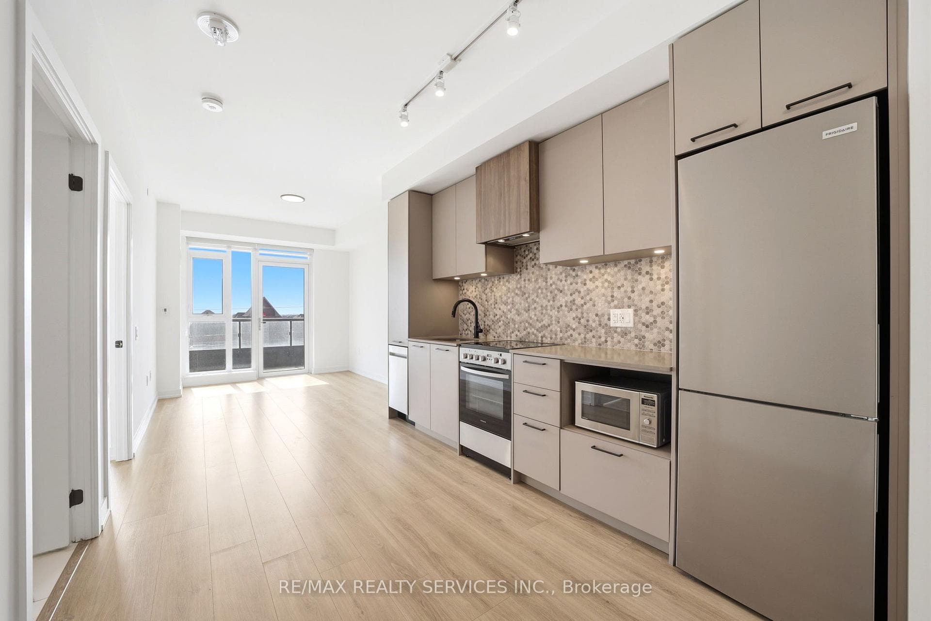 10 Lagerfeld Drive Unit 208 photo 8