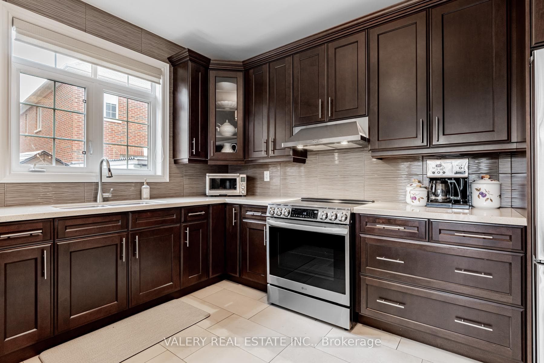 Eat-In Kitchen