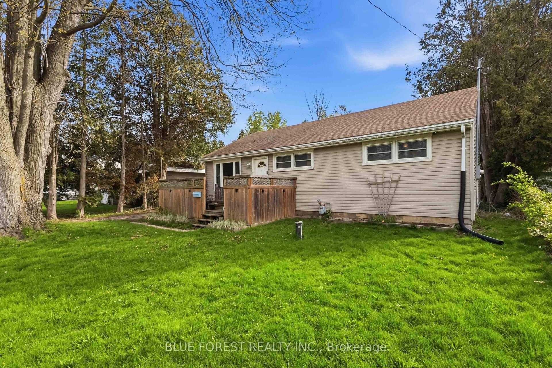 1376 Kostis Avenue photo 32