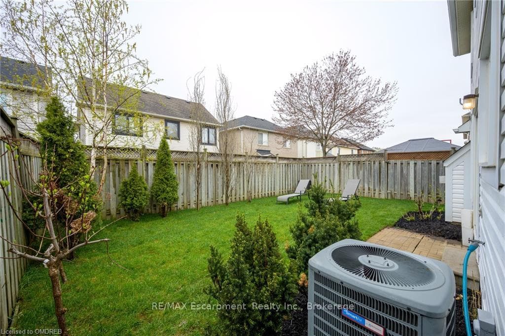 524 CAVERHILL Crescent photo 39