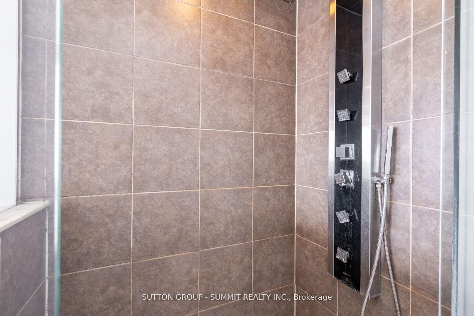 195 Emma Broadbent Court photo 26