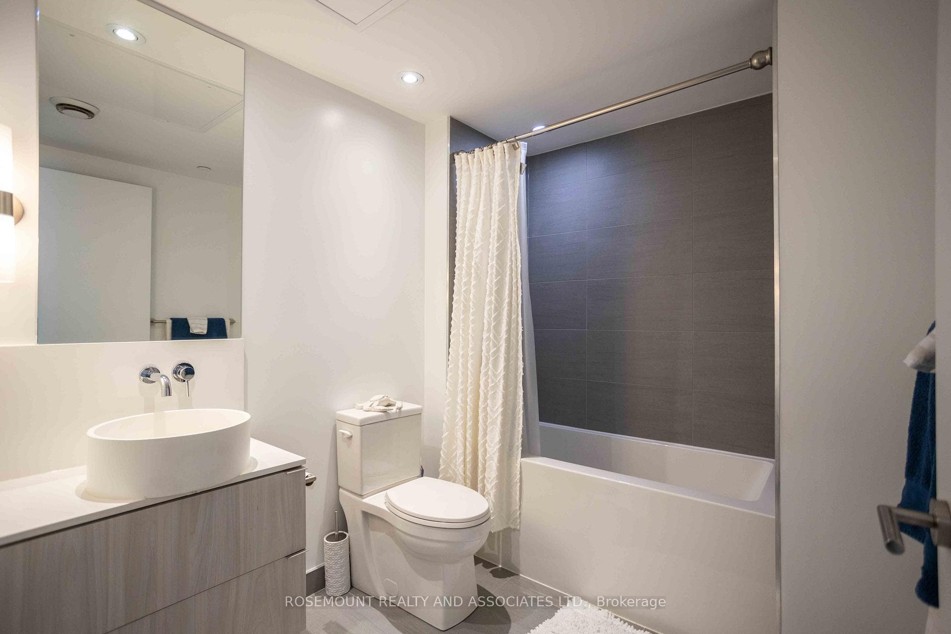 161 Roehampton Avenue Unit 712 photo 21