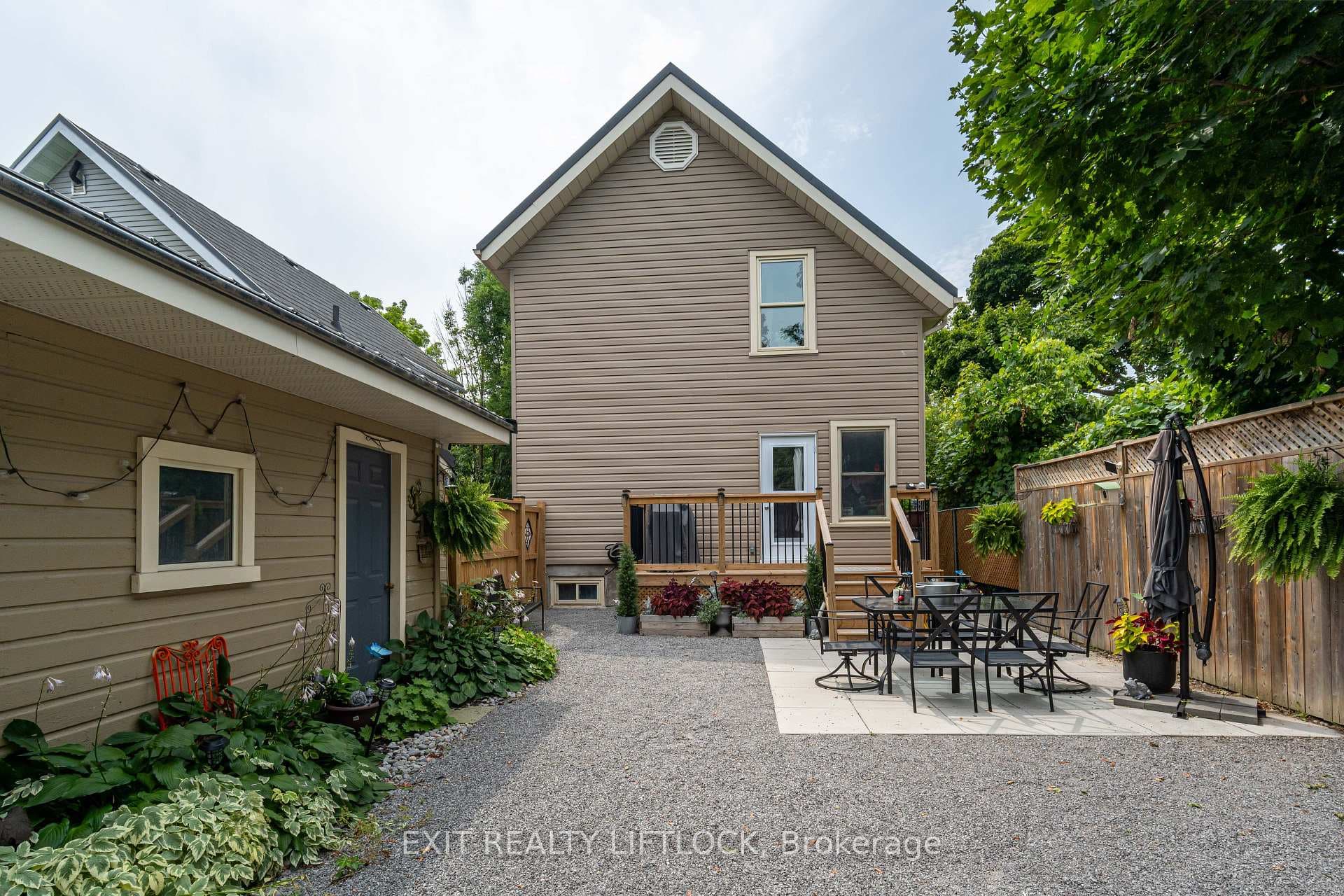 468 Cambridge Street photo 24