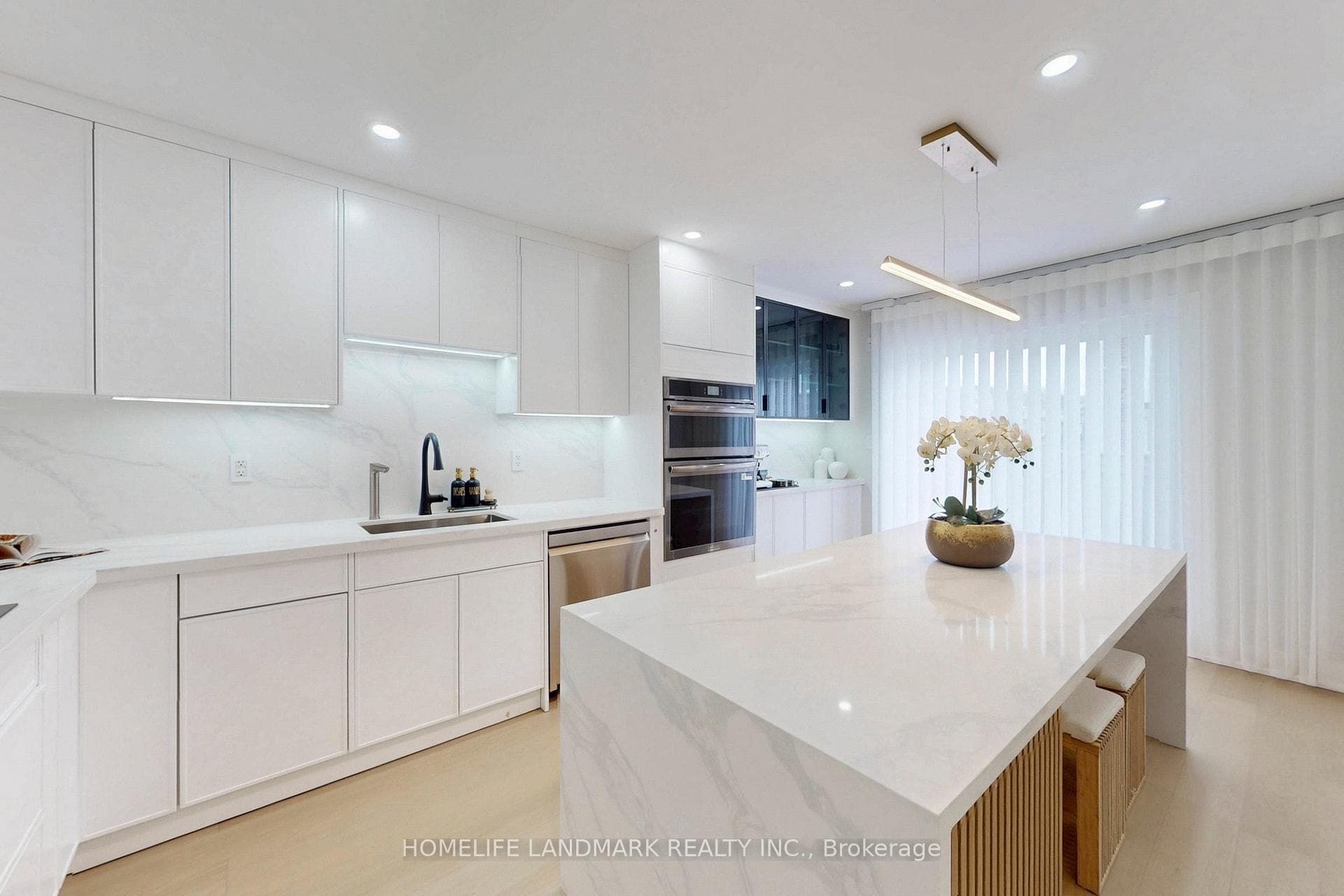 7 Hutt Crescent photo 6