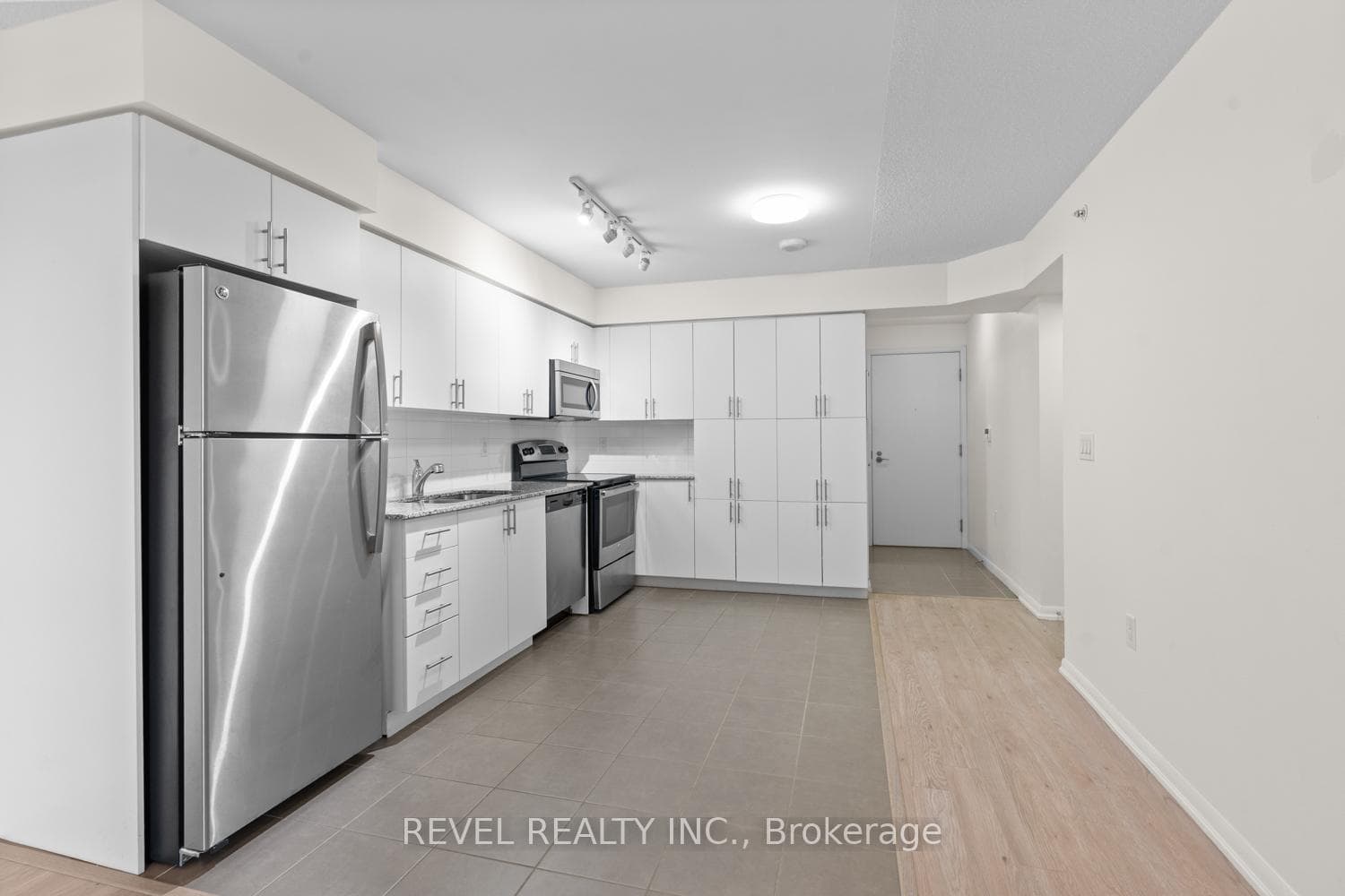 830 Lawrence Avenue Unit 510 photo 3