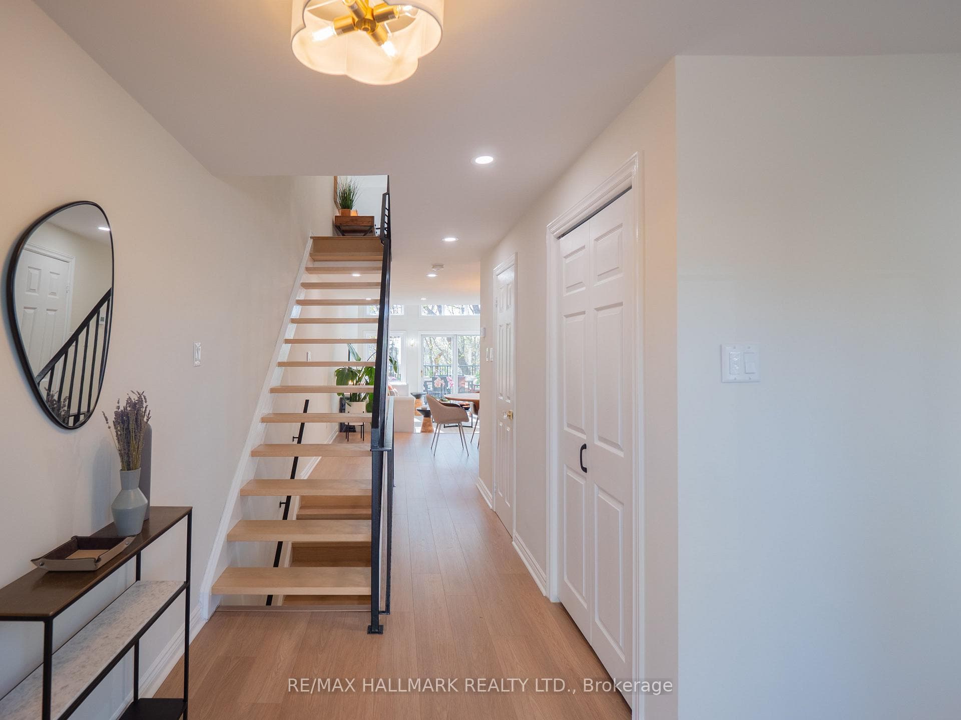 18 Doncrest Road Unit TH #2 photo 2