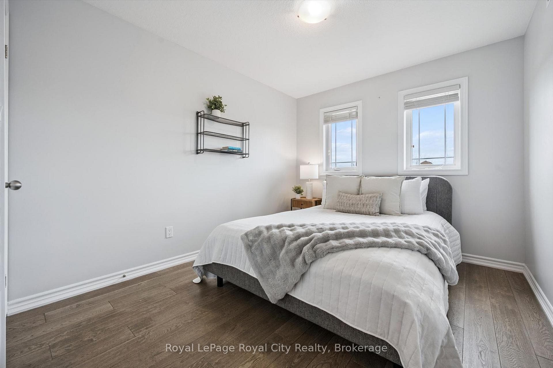144 Kemp Crescent photo 25