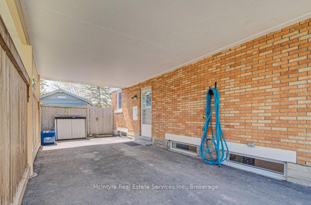 549 Dunbar Road photo 5