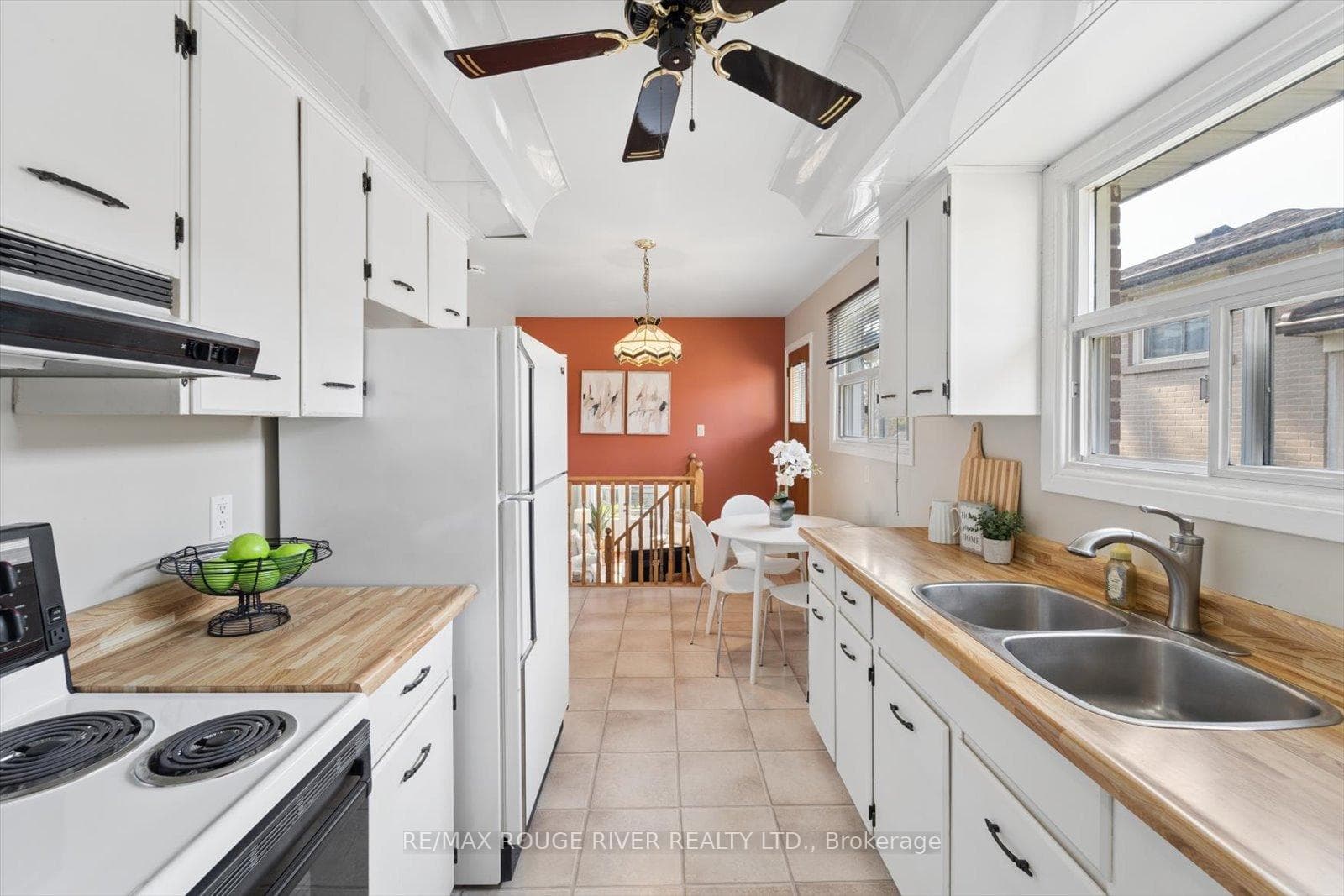 672 Pleasant Street photo 15