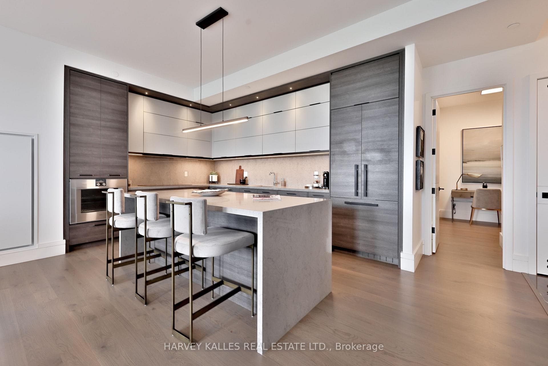 215 Lonsdale Road Unit 1404 photo 10