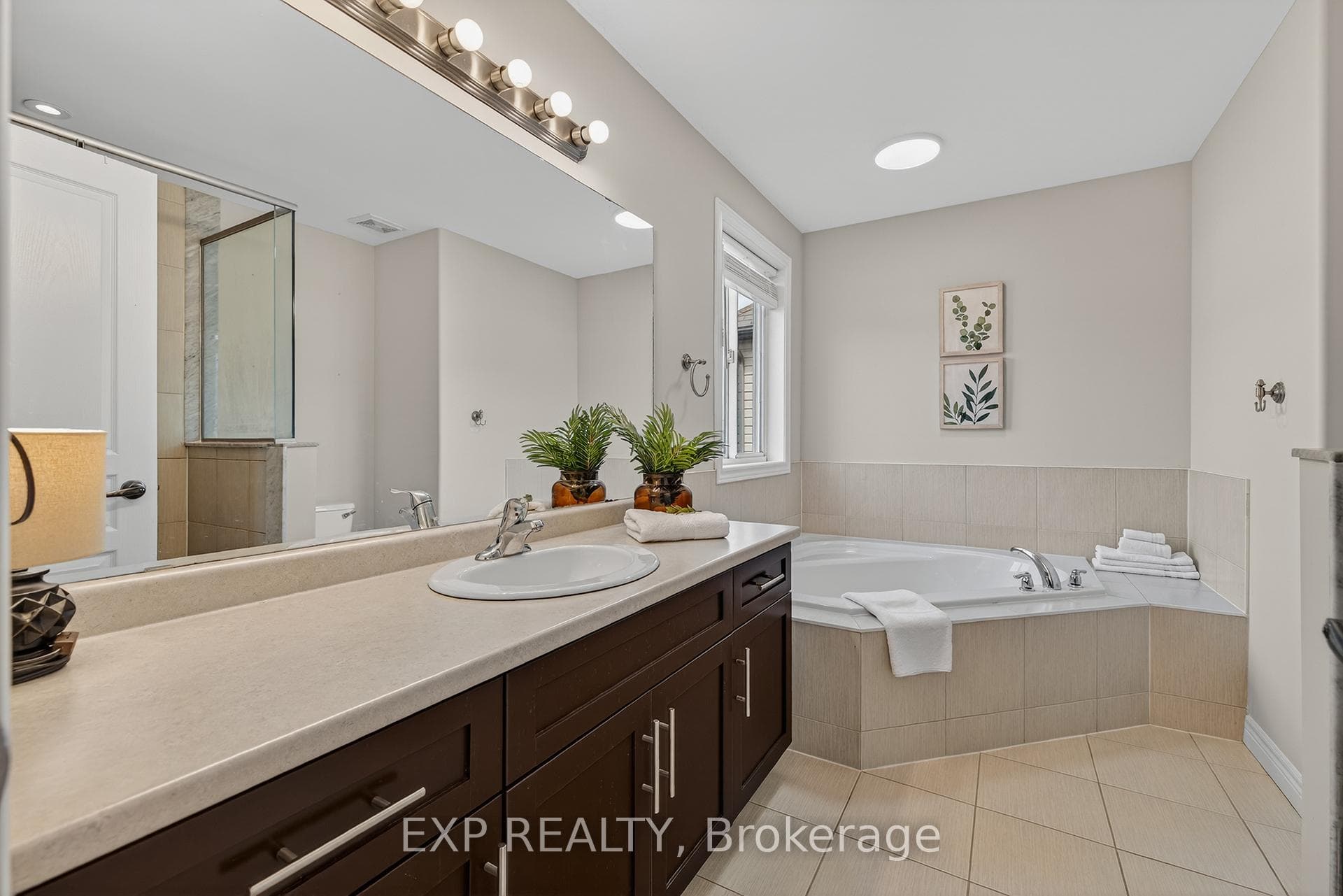 100 Garinger Crescent photo 22