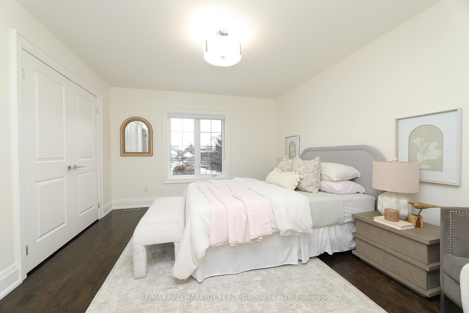 98 Roosevelt Road photo 22