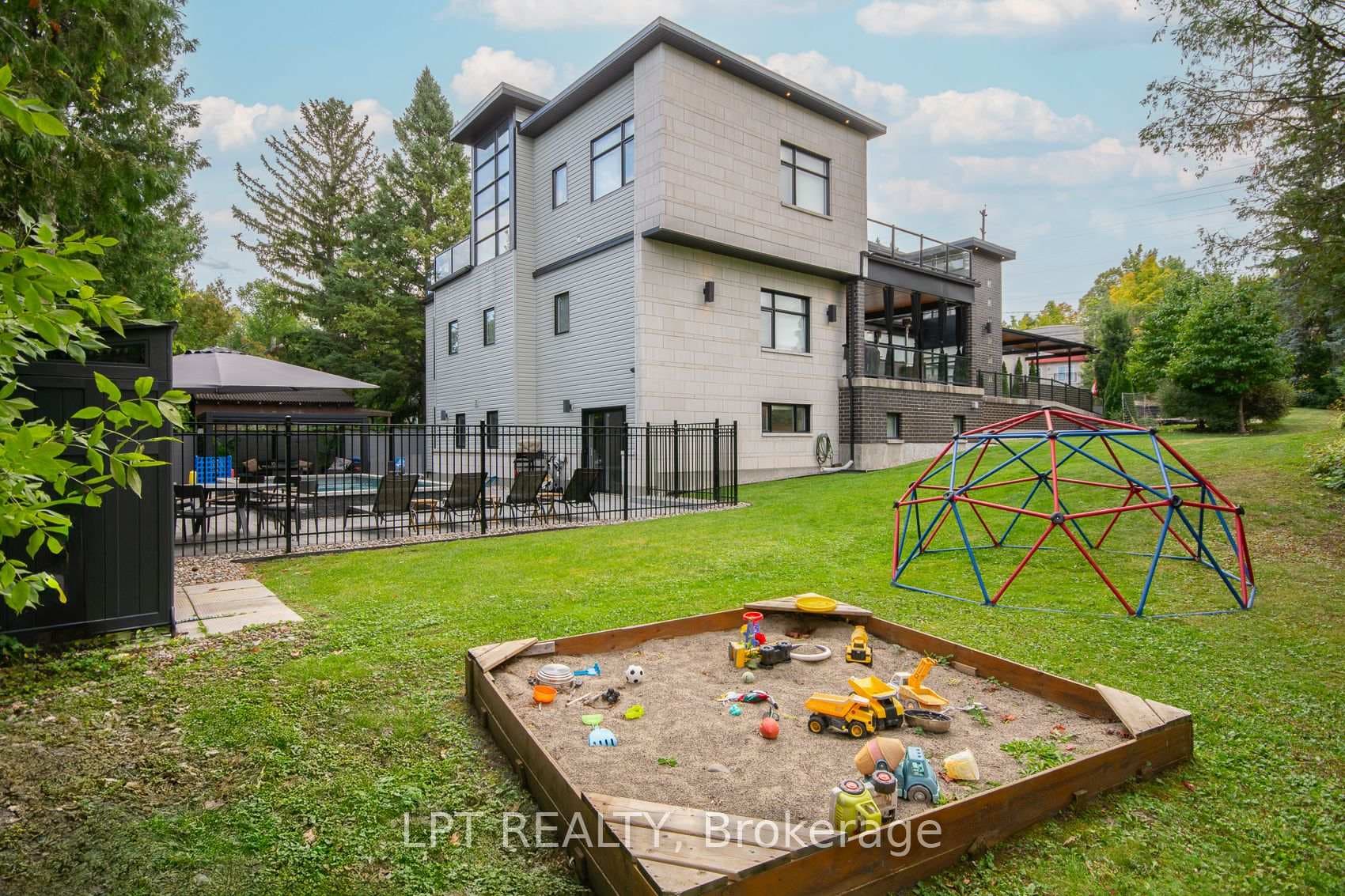 847 Walkley Road photo 50