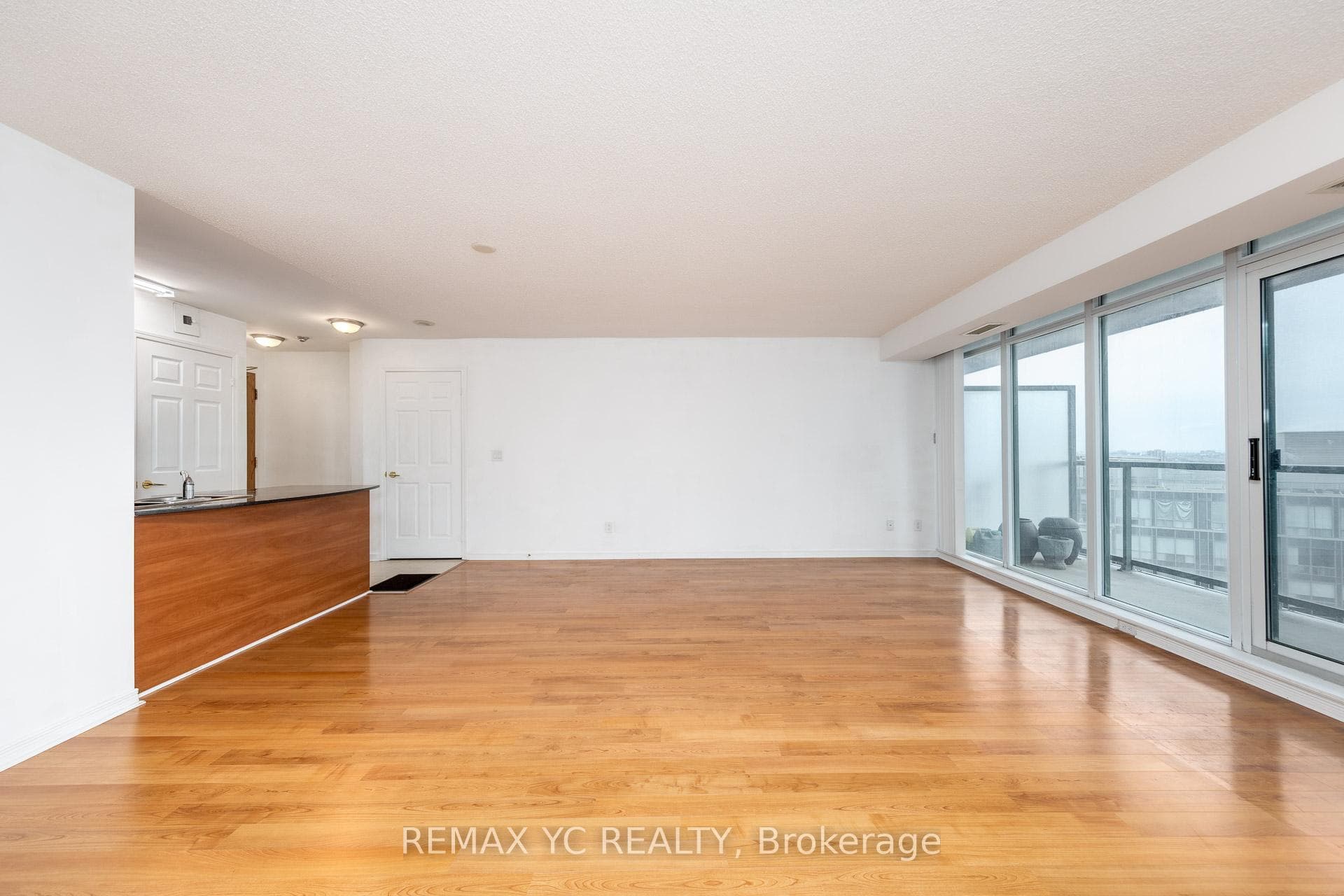 5500 Yonge Street Unit 2410 photo 8