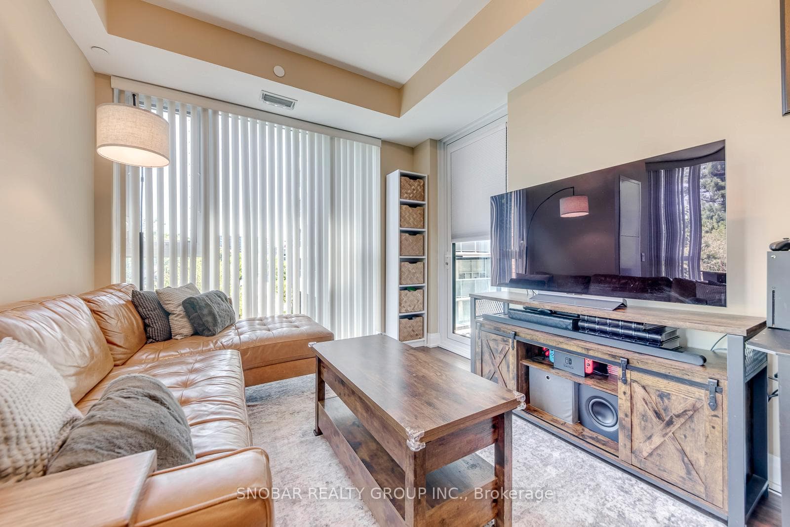 293 The Kingsway N/A Unit 310 photo 5