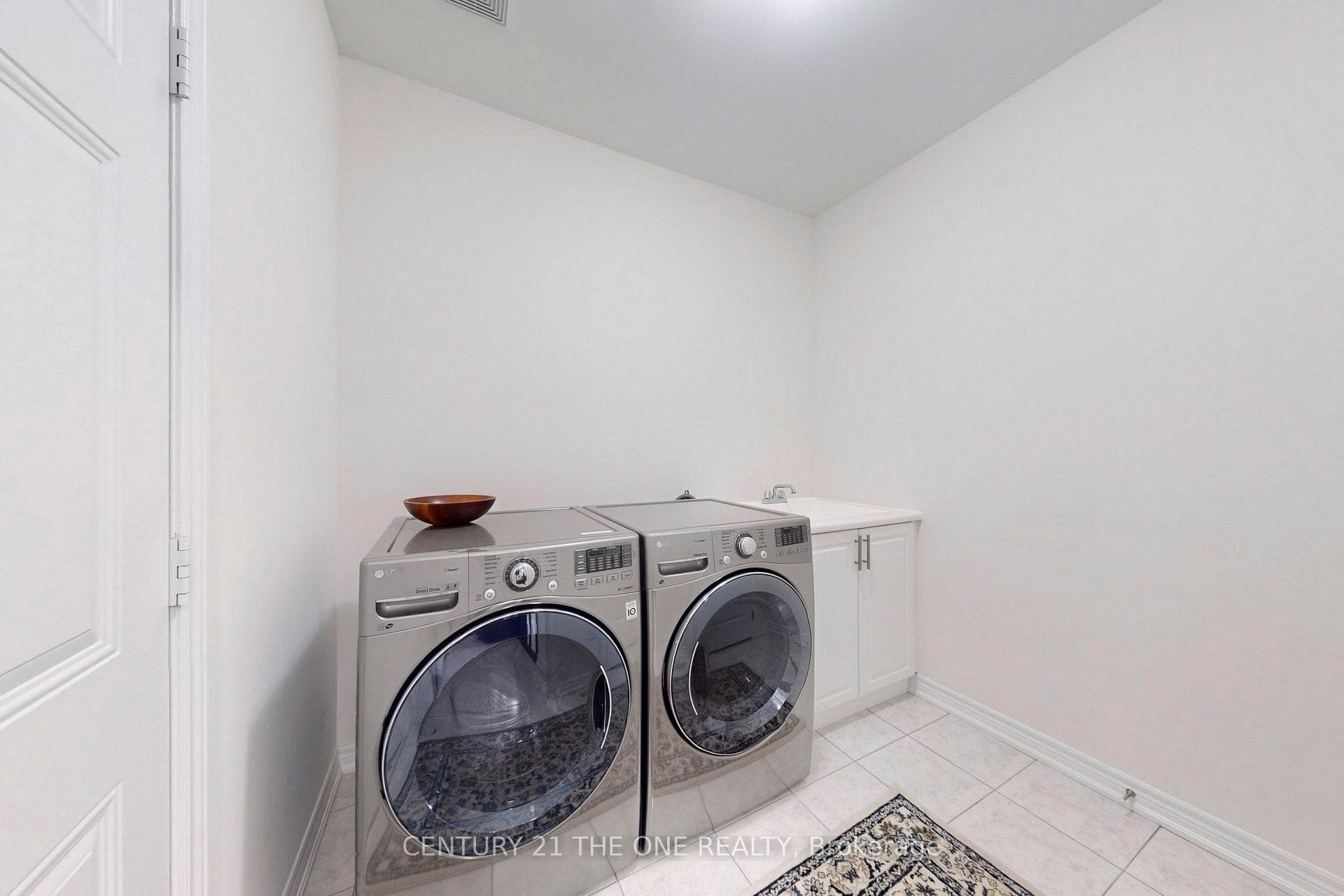 6 Roy Harper Avenue photo 37