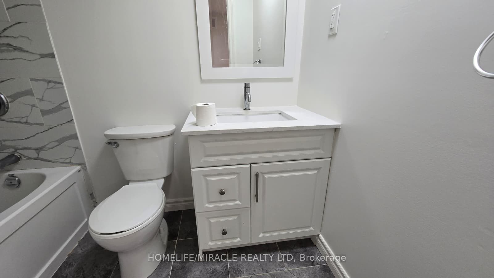 105 Stockell Crescent photo 8