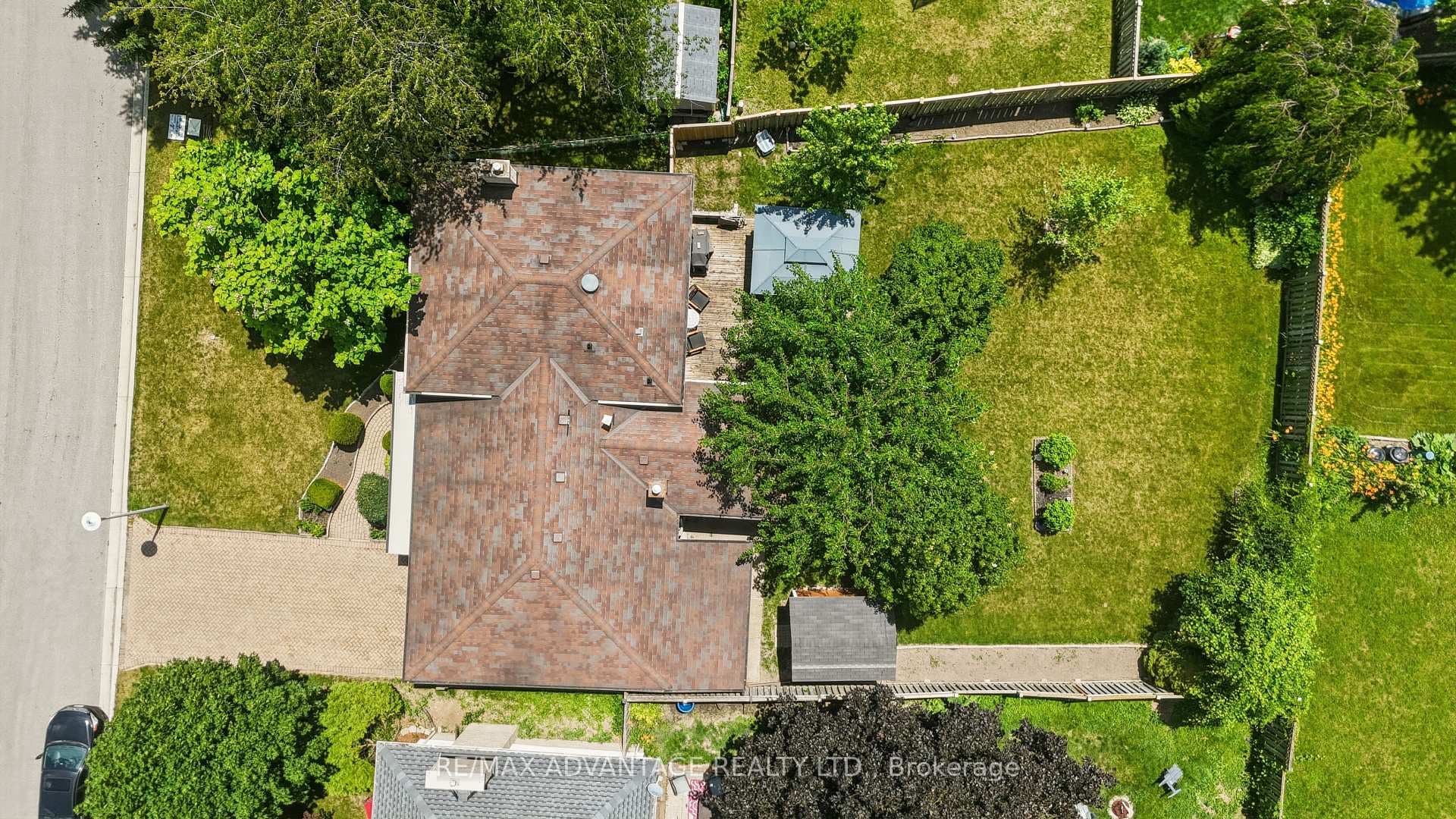 120 Champlain Crescent photo 47