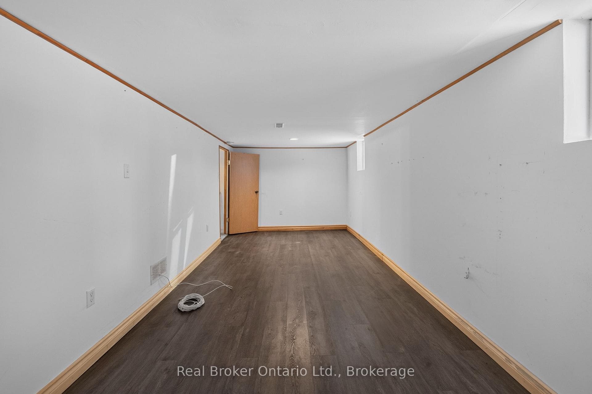 2 Herlan Avenue photo 31