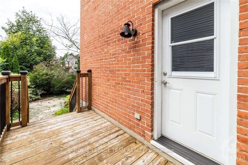 42 ROSS Avenue photo 26