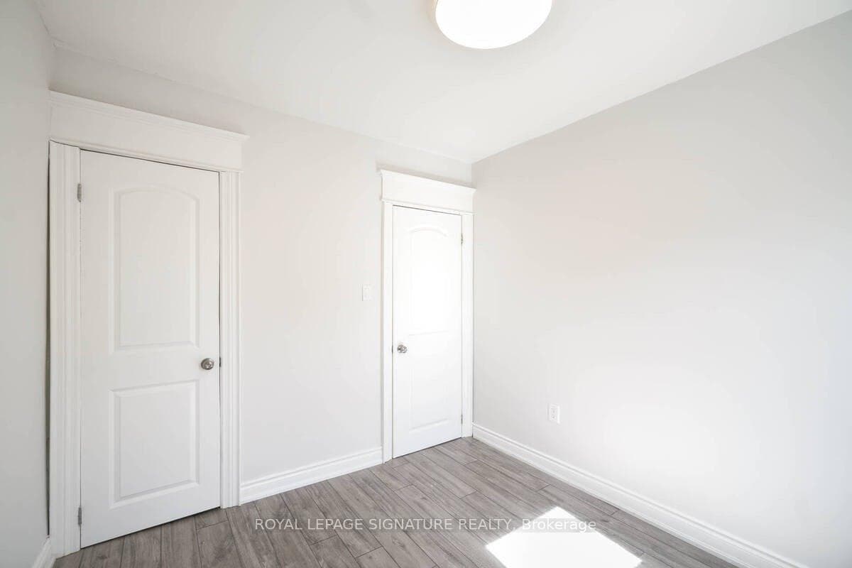 2079 Gerrard Street photo 25