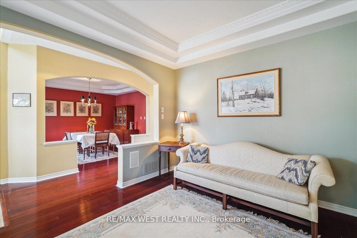 912 John Watt Boulevard photo 3