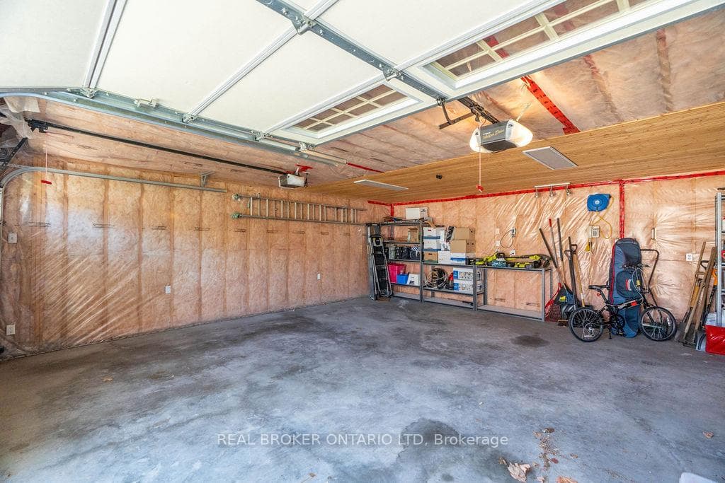 15 Mcleod Crescent photo 35