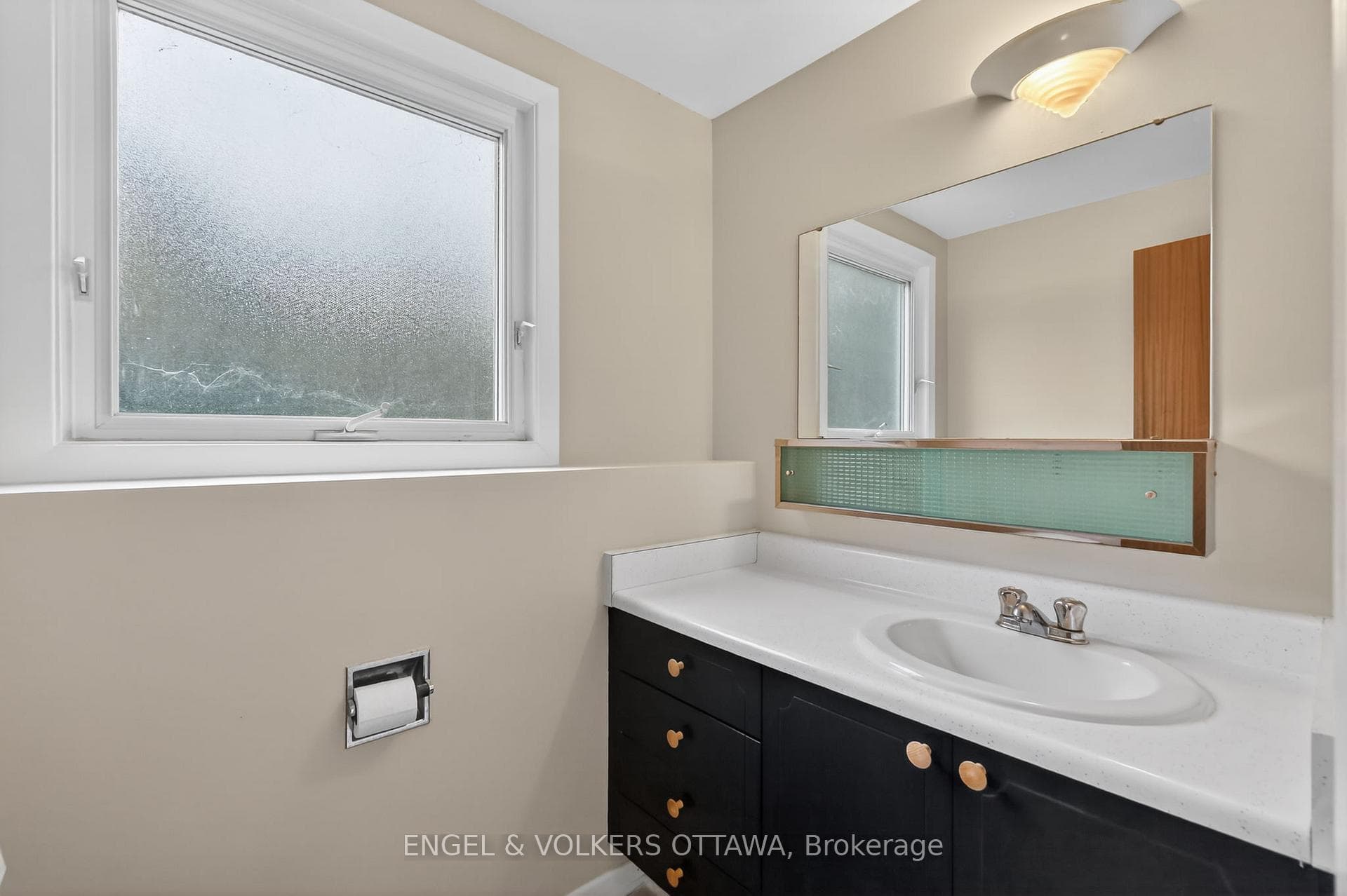 1795 Devlin Crescent photo 30