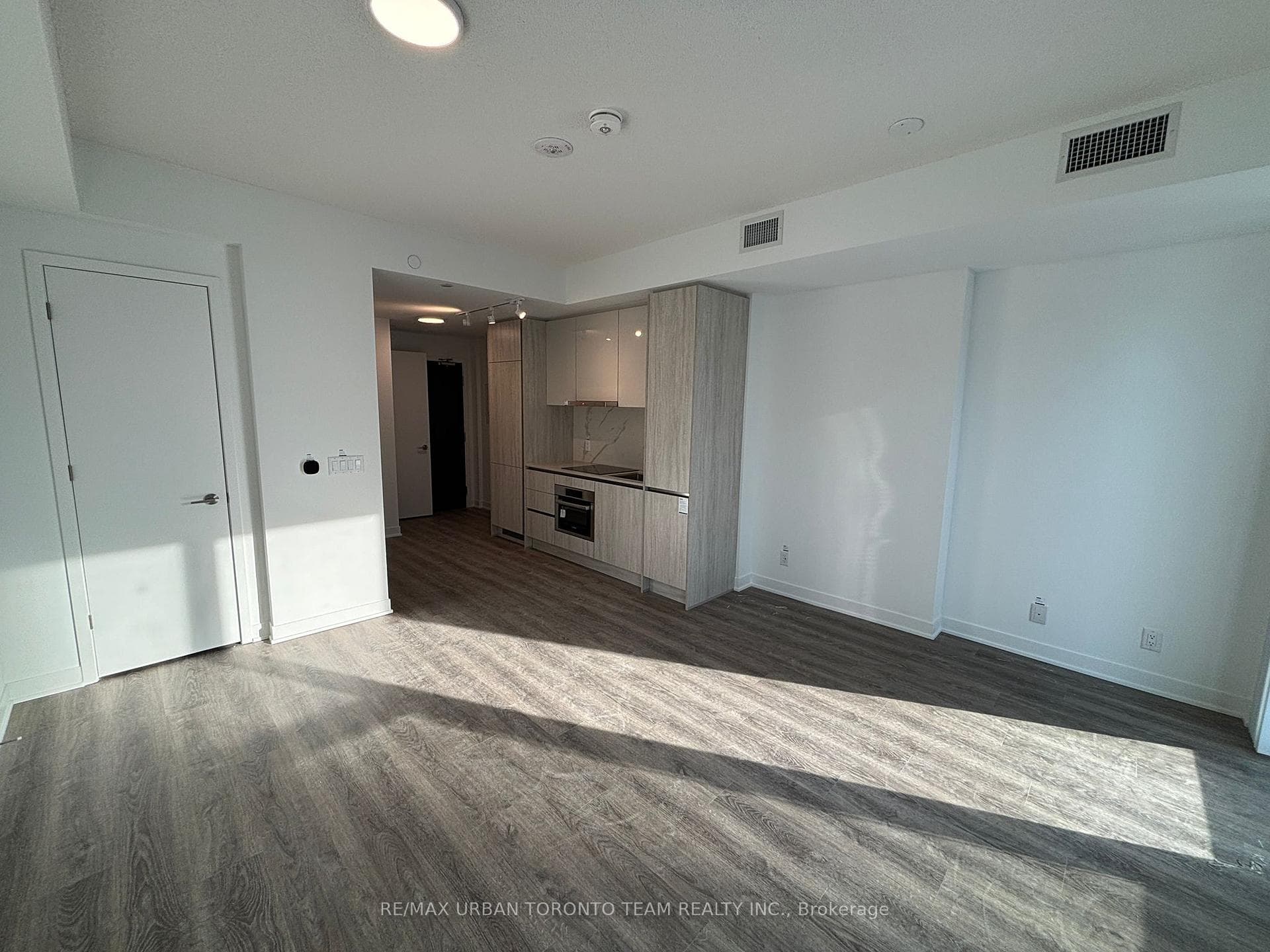 180 Front Street Unit 1611 photo 5