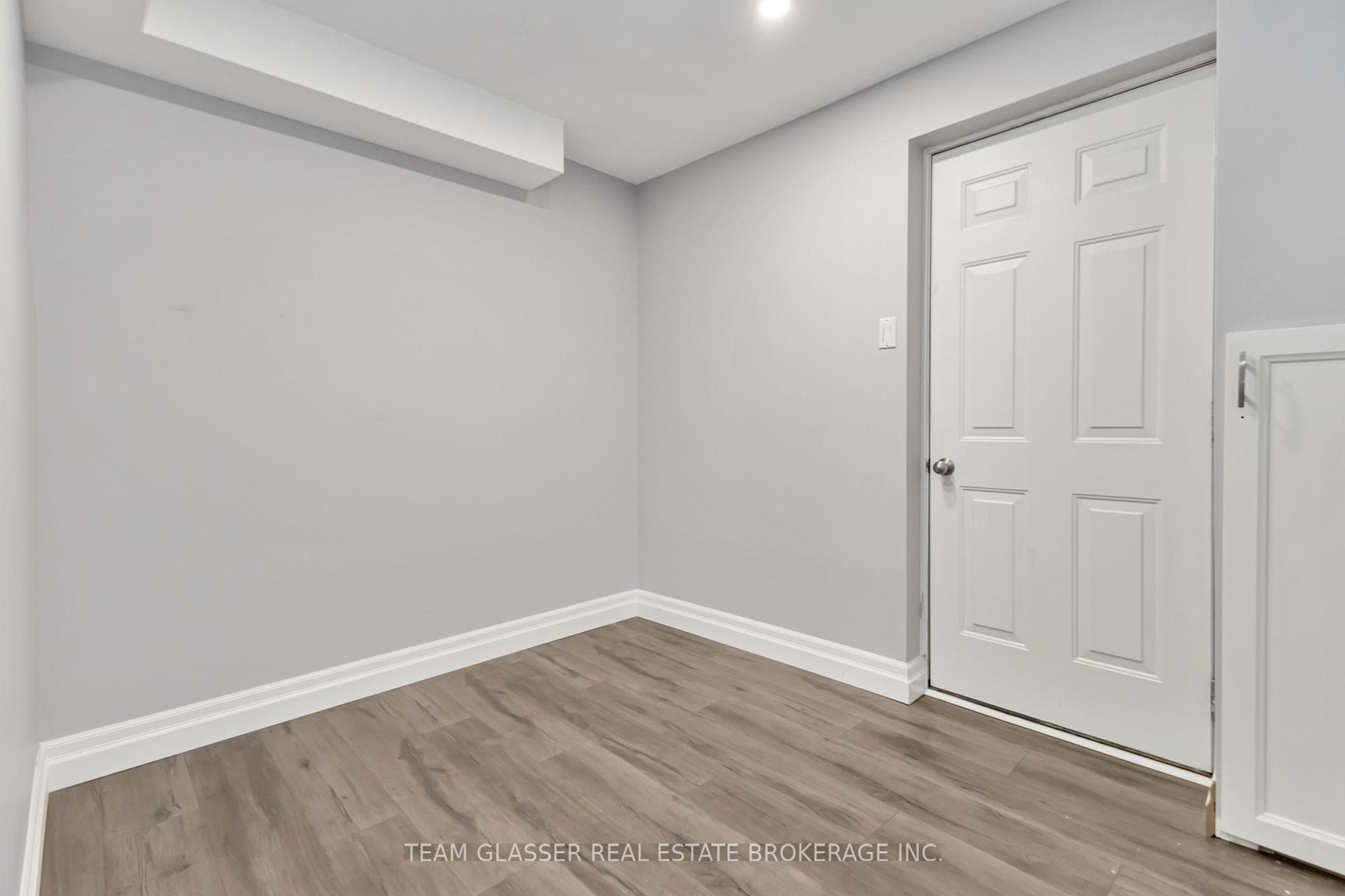 2125 NORTH ROUTLEDGE Park photo 30