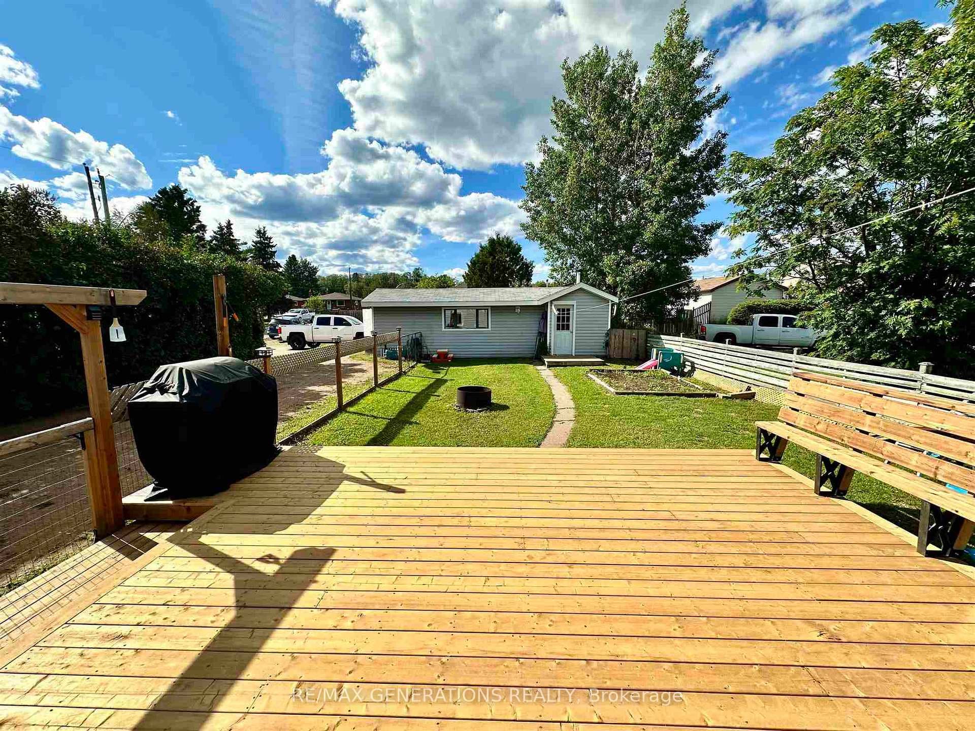 554 Strand Avenue photo 14