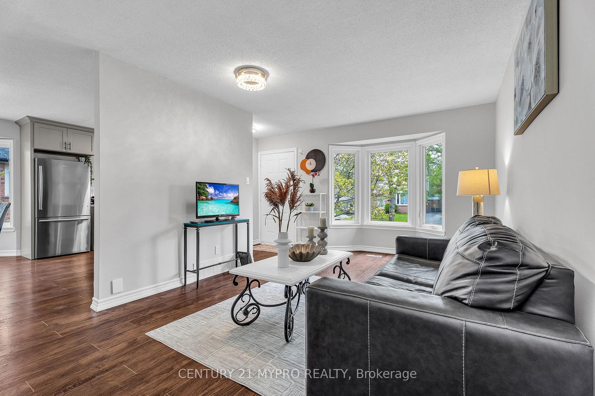 122 Olympic Crescent photo 8