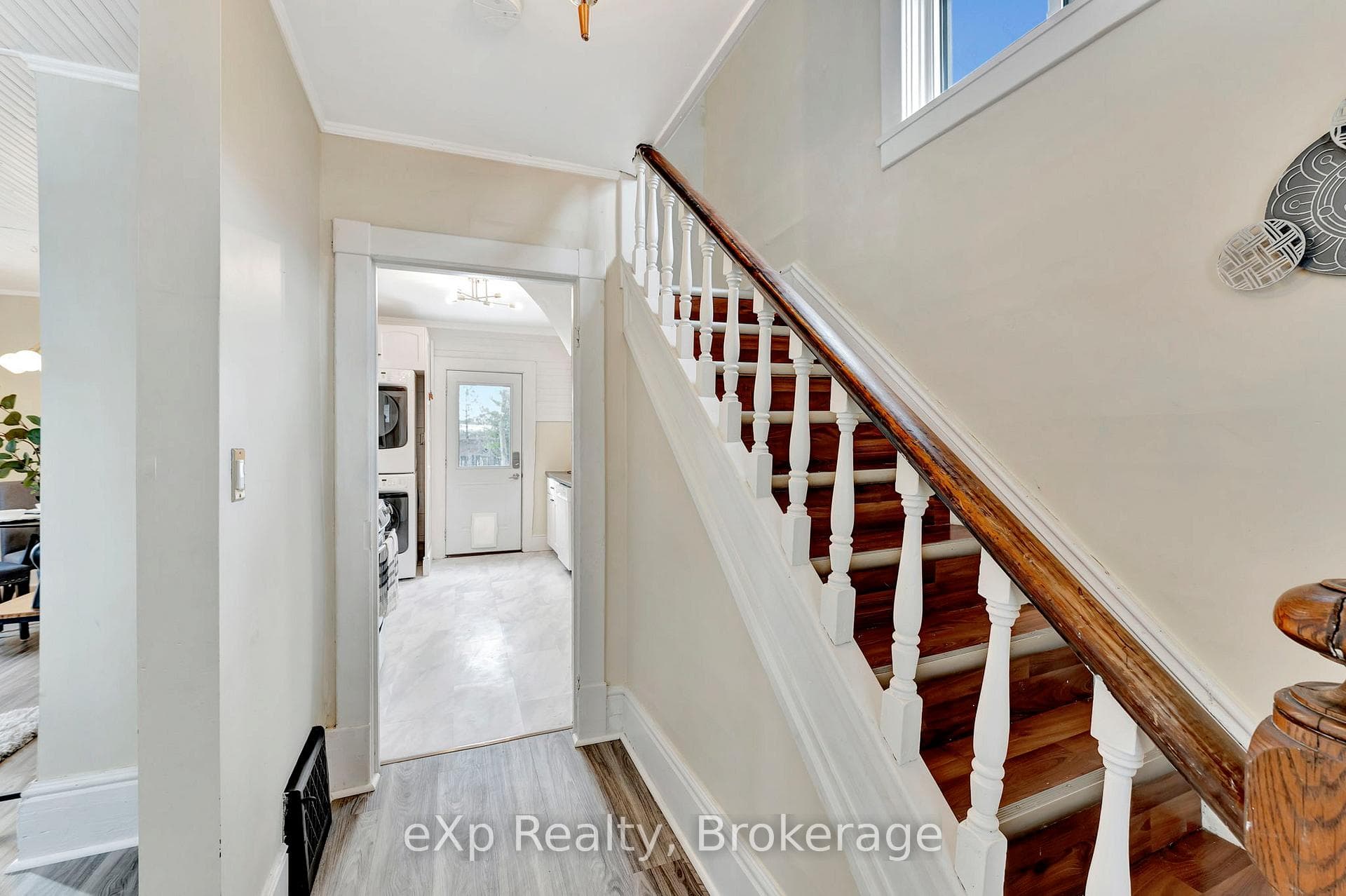 385 DOURO Street photo 4