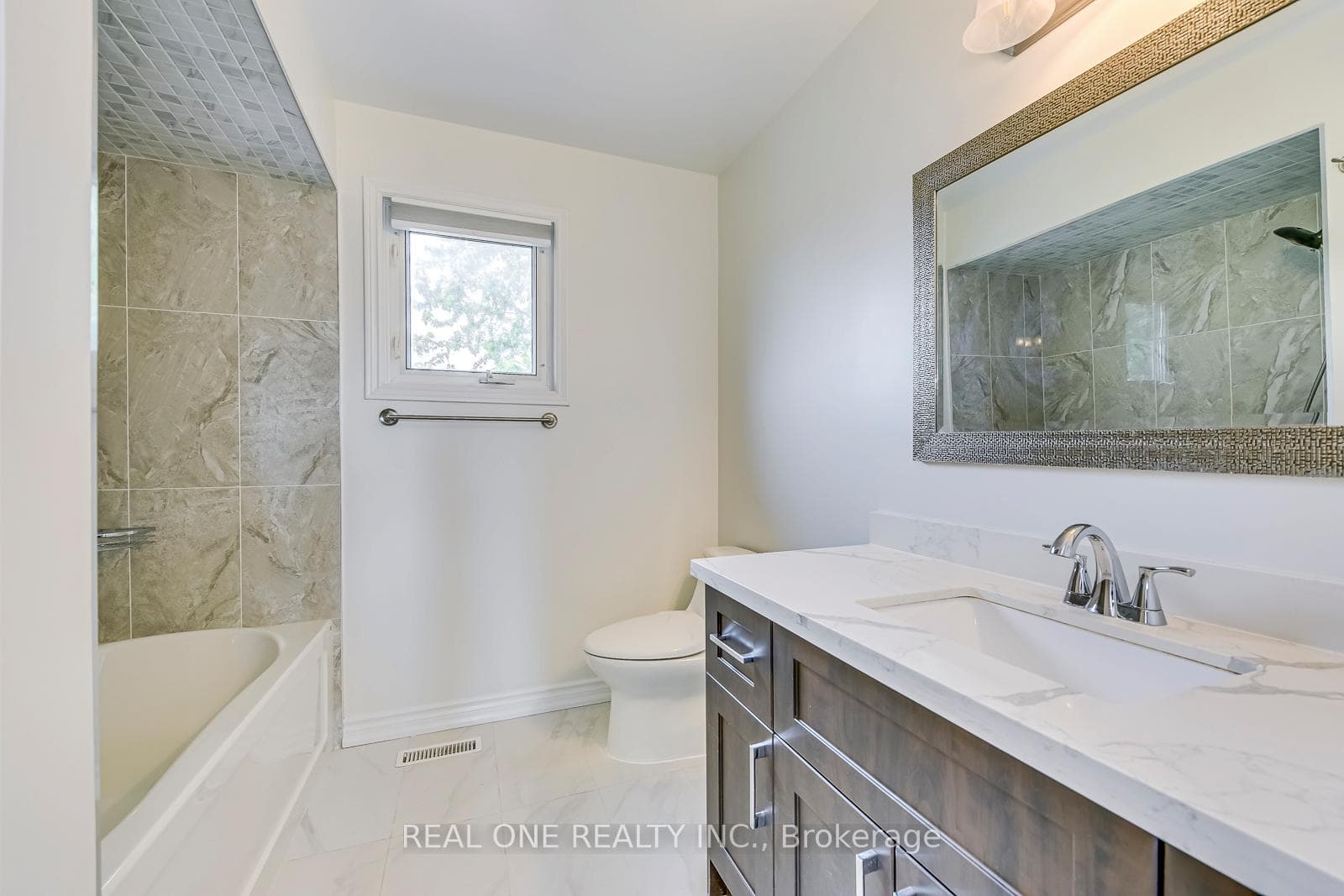 2577 Innisfil Road photo 32