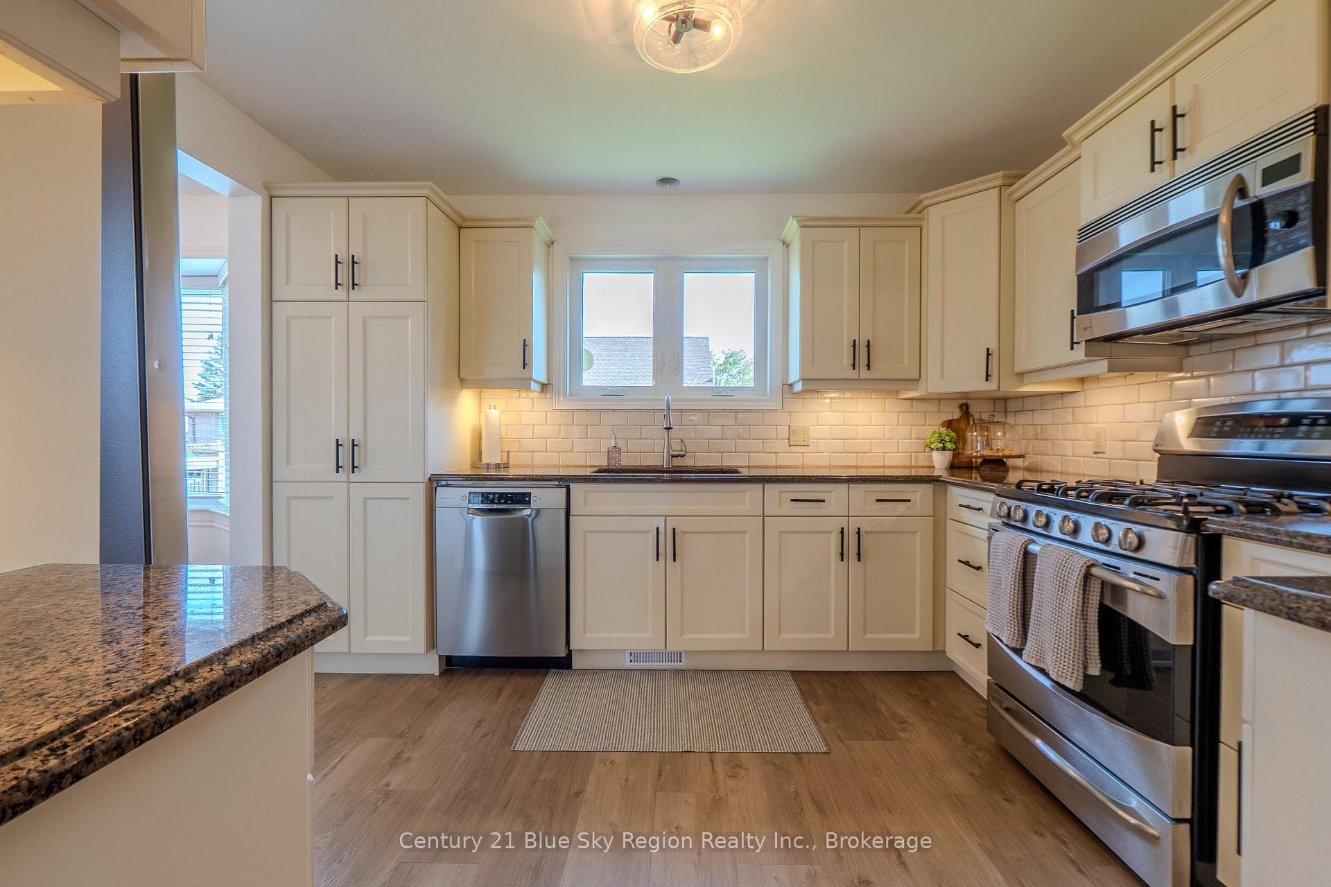 354 Elmwood Avenue photo 8