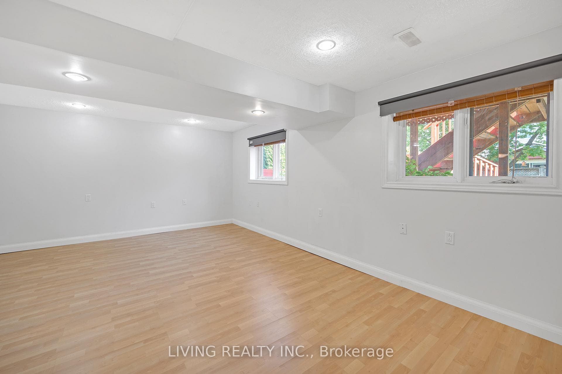 262 Jacqueline Boulevard photo 32