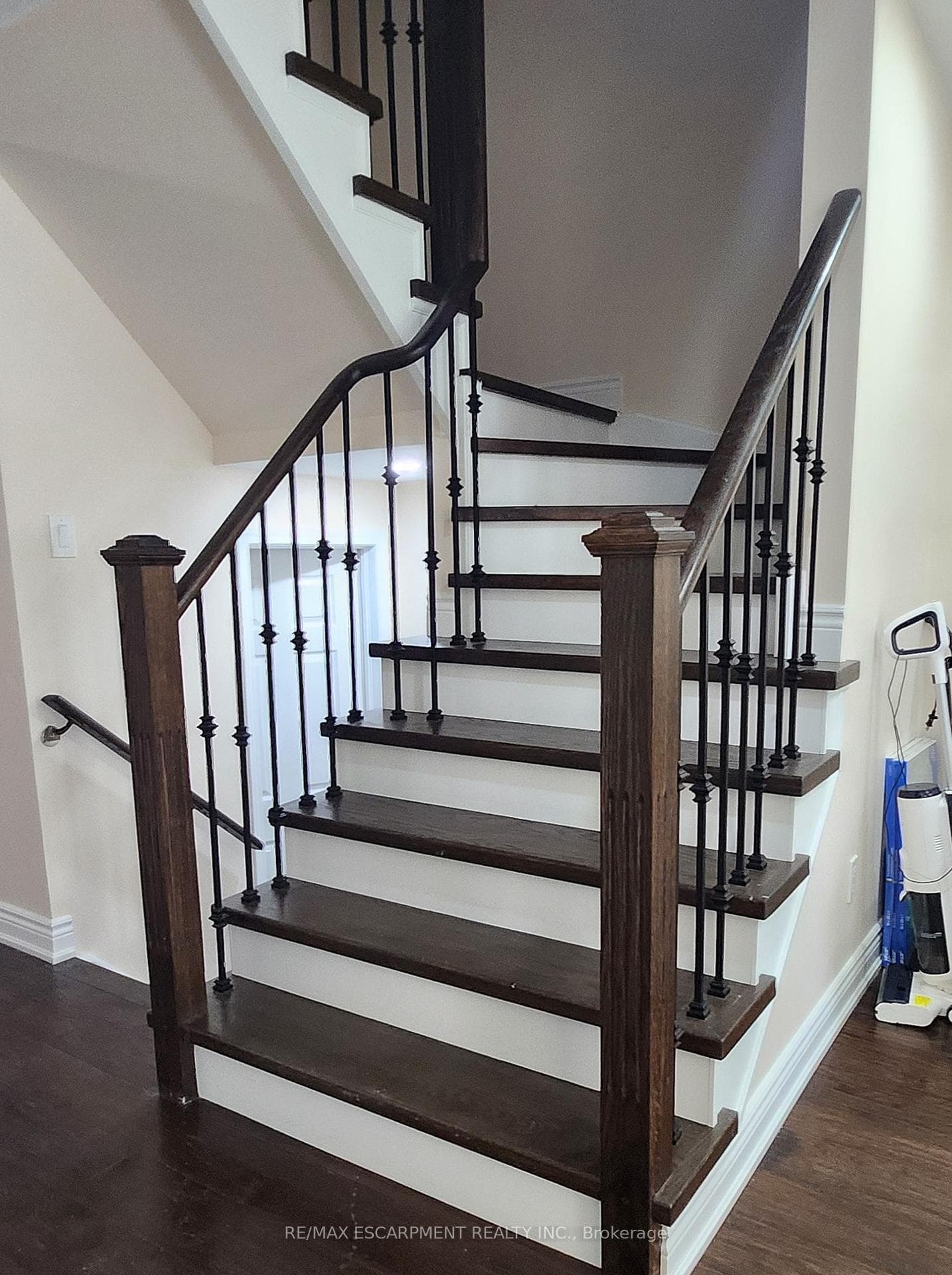 152 Thomas Avenue photo 5
