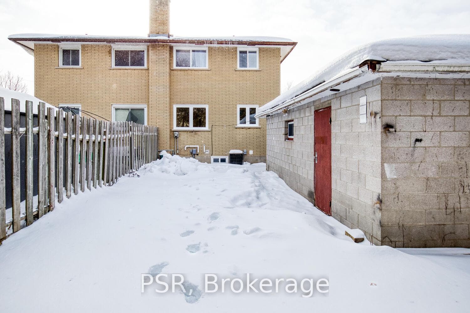 1358 Queen's Boulevard photo 33