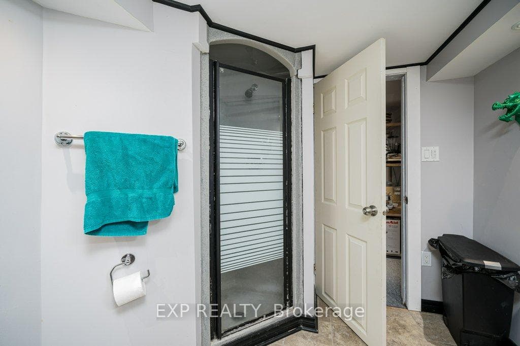 74 Kerr Crescent photo 26