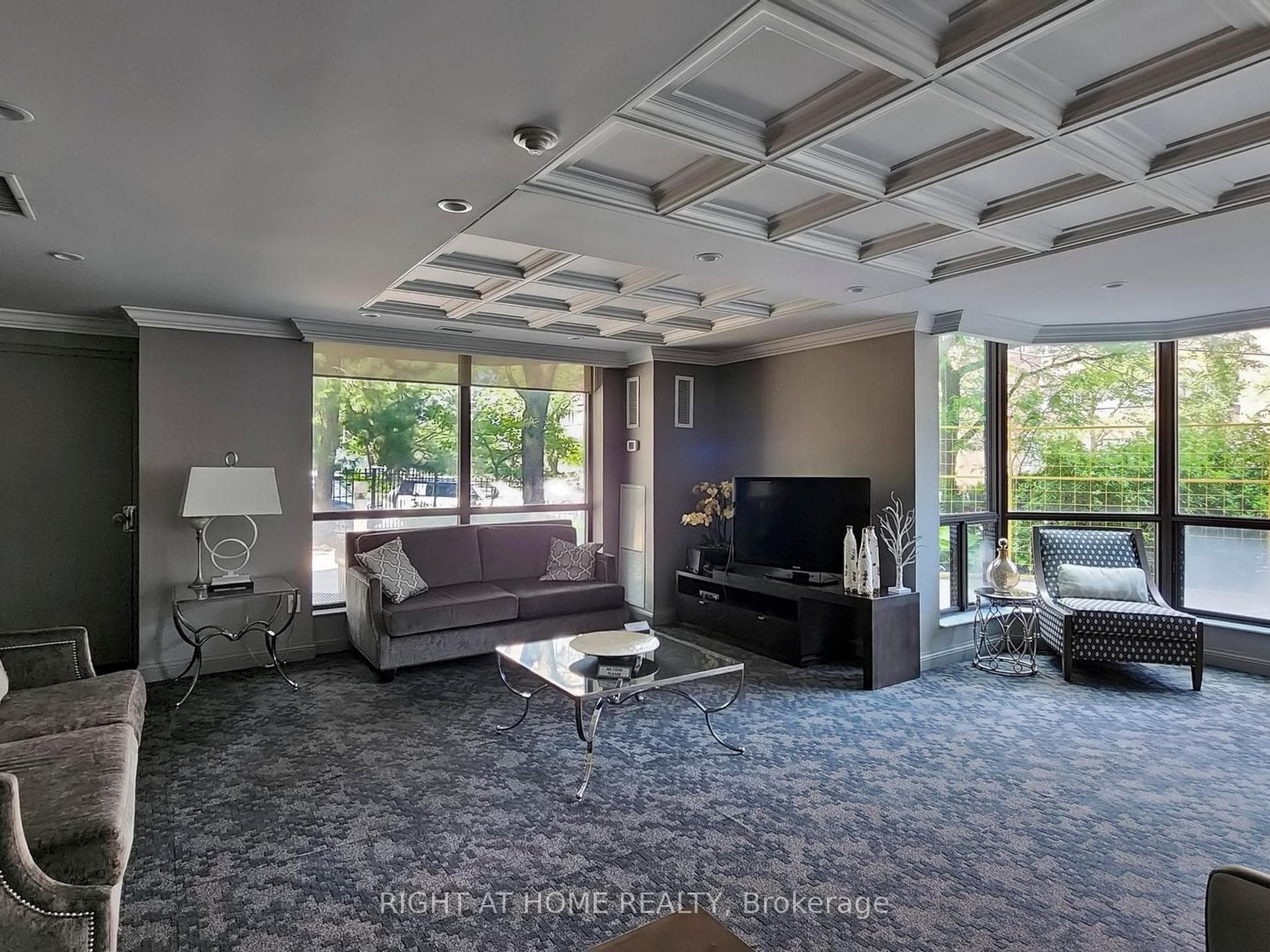 33 Elmhurst Avenue Unit 606 photo 43