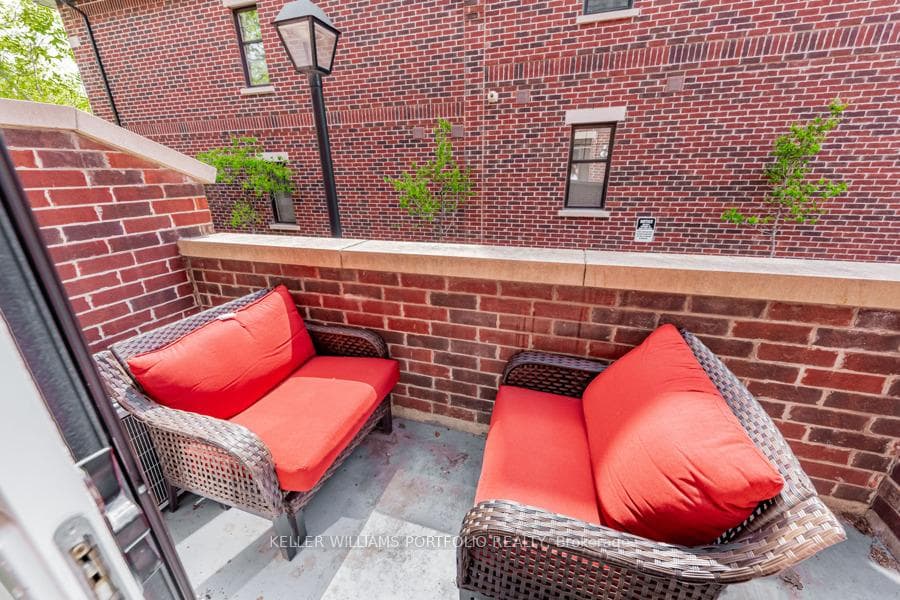 150 Broadview Avenue Unit 20 photo 5
