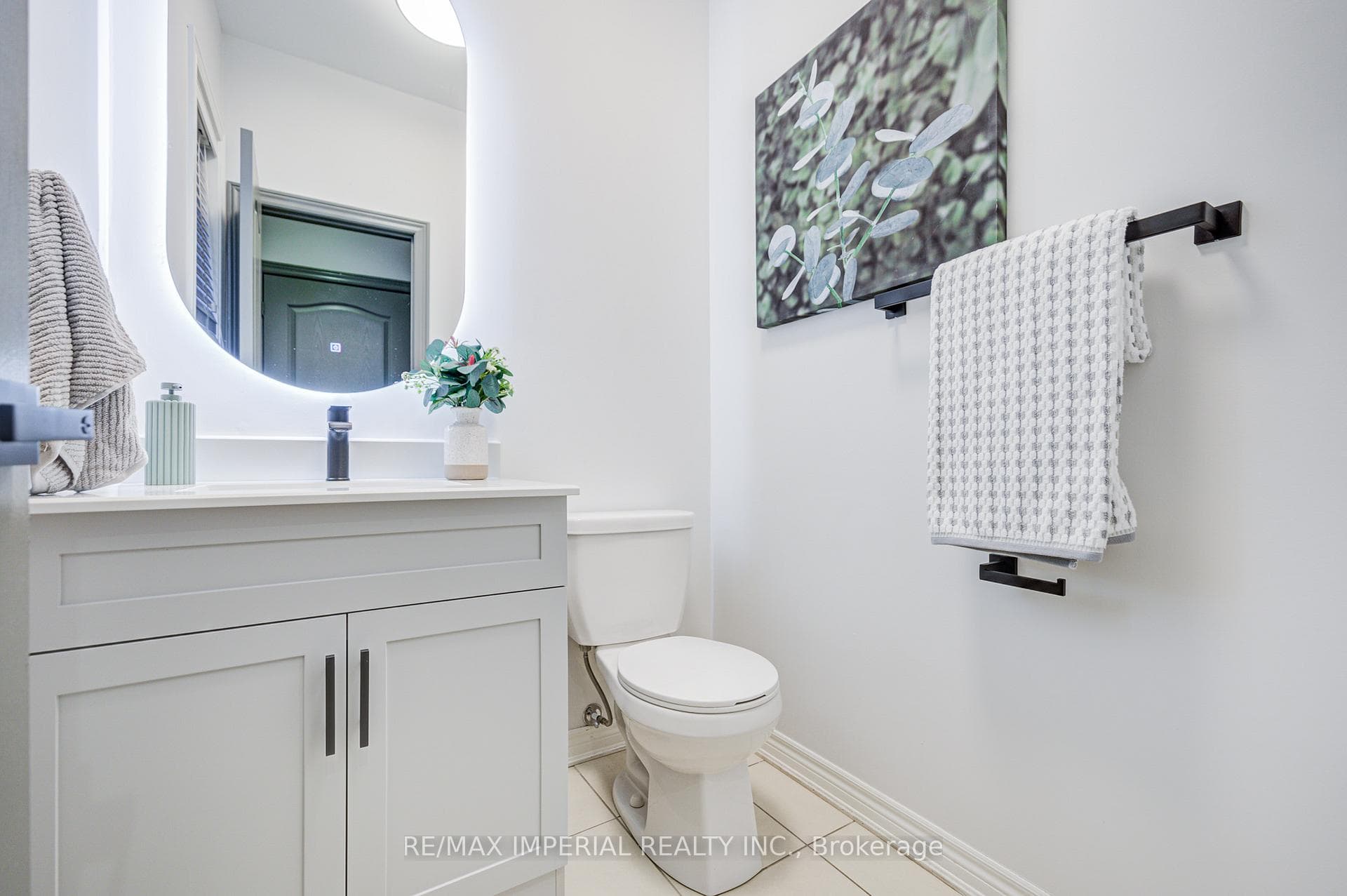 1199 McTavish Drive photo 6
