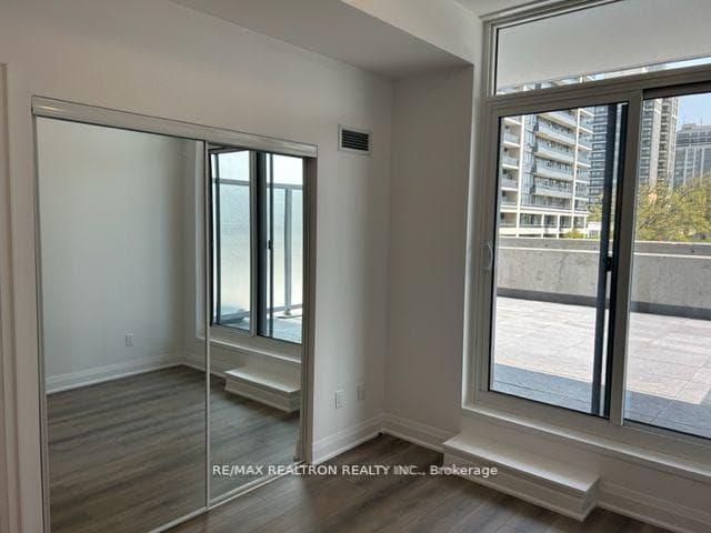 10 Gatineau Drive Unit 214W photo 8
