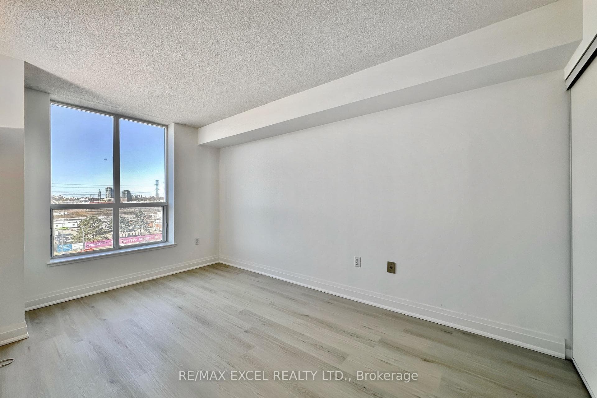 21 Overlea Boulevard Unit 708 photo 16