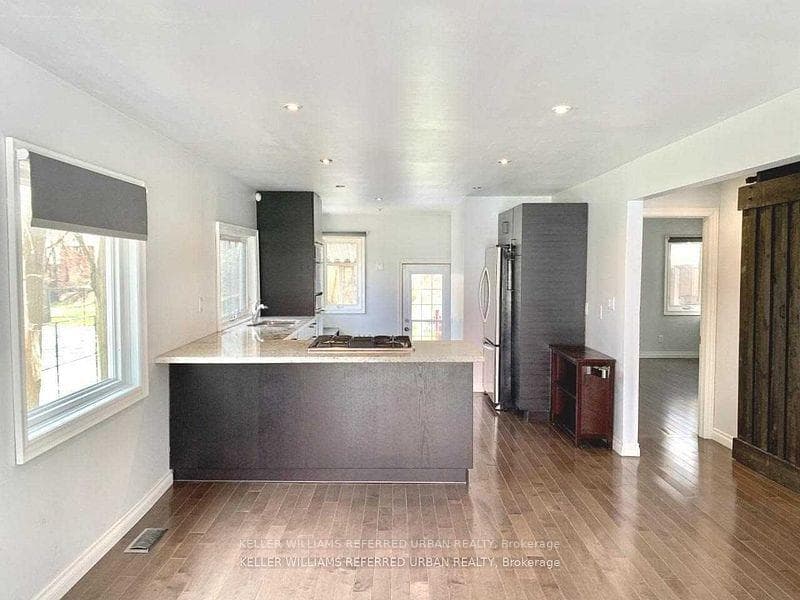 9 Delroy Drive photo 6