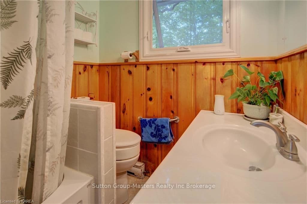 Main level four-piece bath
