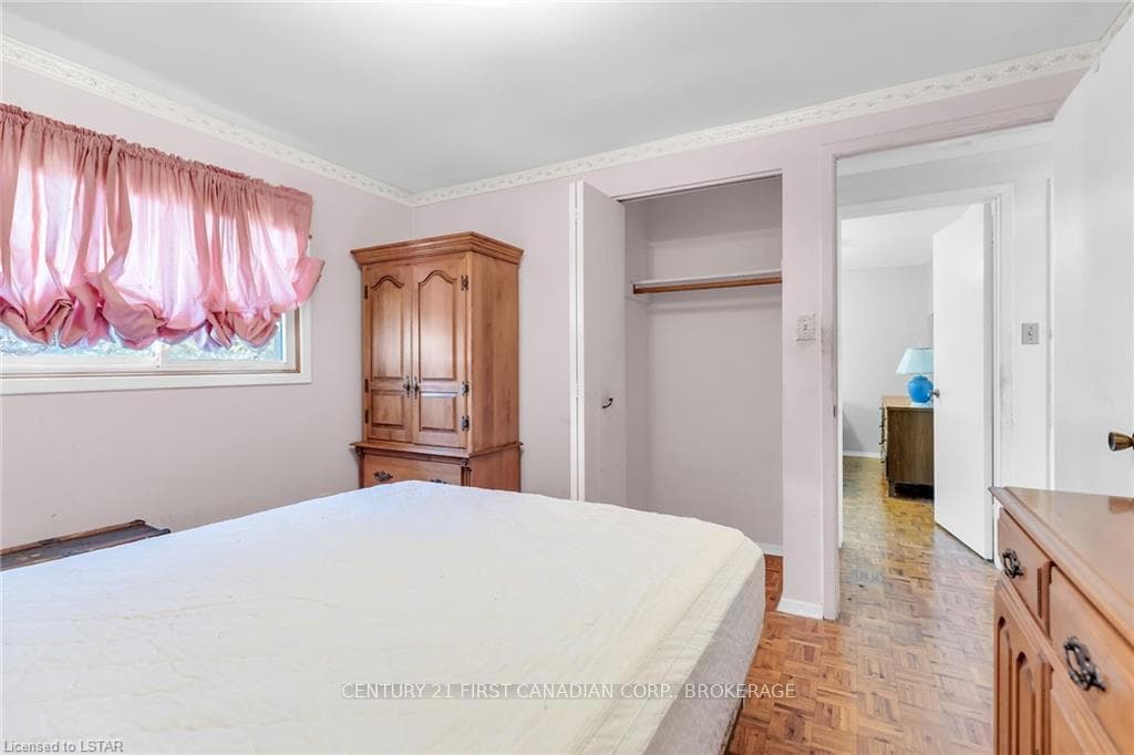 680 MILLBANK Drive photo 18