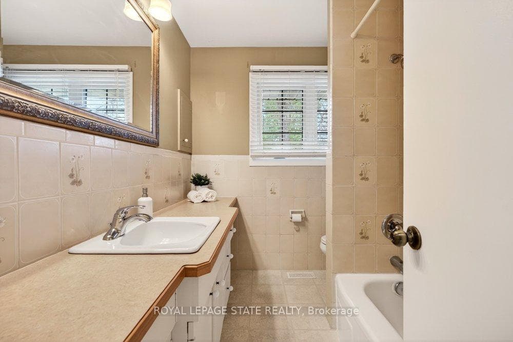 93 Varadi Avenue photo 22