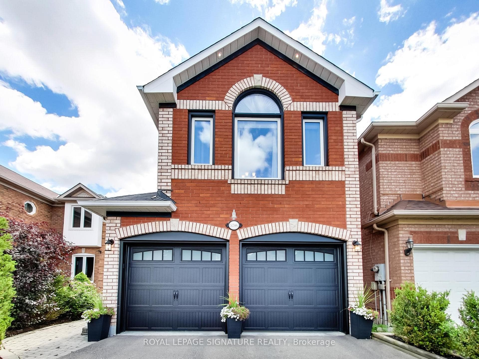 5786 Mersey Street photo 2